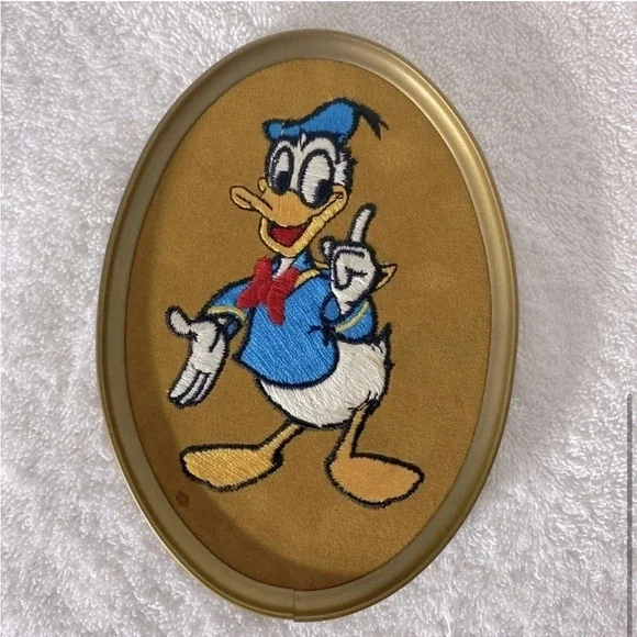 Vintage Ecstasy Giftware Tan Velvet Embroidered Oval Framed  Art Donald Duck - Picture 6 of 6